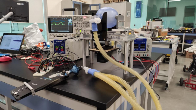 Investigadores del Tec de Monterrey crean respiradores de emergencia para hospitales