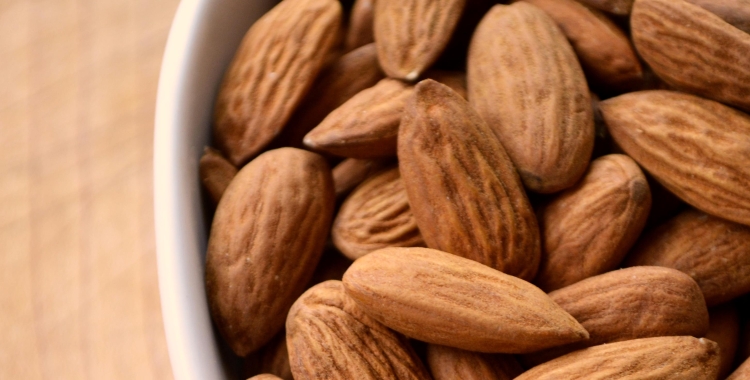 Consumir almendras puede mejorar los factores de riesgo de diabetes, según estudios recientes